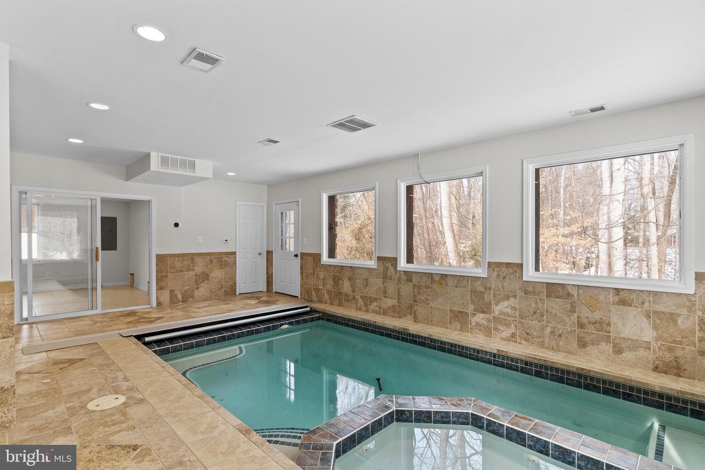 6713 BRIARCROFT ST, CLIFTON, Virginia 20124, 5 Bedrooms Bedrooms, ,5 BathroomsBathrooms,Residential,For sale,6713 BRIARCROFT ST,VAFX2288338 MLS # VAFX2288338