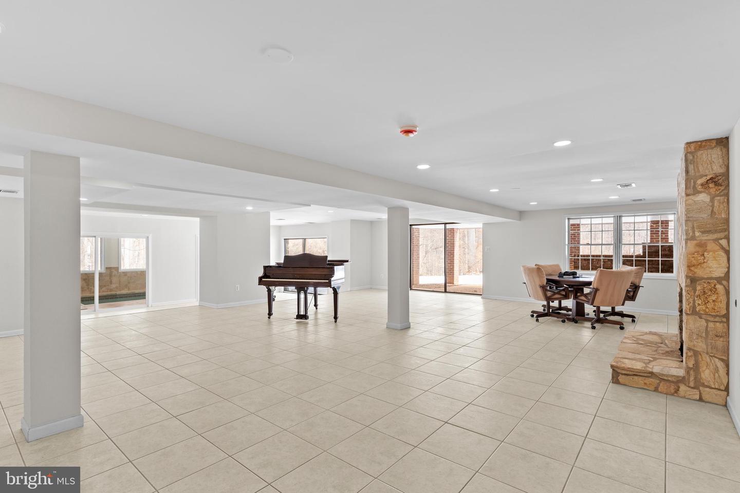 6713 BRIARCROFT ST, CLIFTON, Virginia 20124, 5 Bedrooms Bedrooms, ,5 BathroomsBathrooms,Residential,For sale,6713 BRIARCROFT ST,VAFX2288338 MLS # VAFX2288338