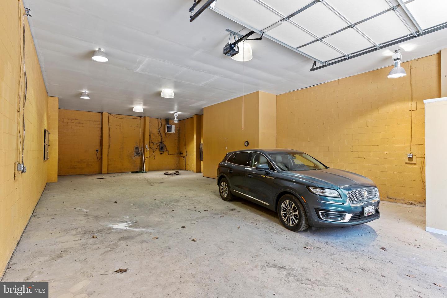 6713 BRIARCROFT ST, CLIFTON, Virginia 20124, 5 Bedrooms Bedrooms, ,5 BathroomsBathrooms,Residential,For sale,6713 BRIARCROFT ST,VAFX2288338 MLS # VAFX2288338