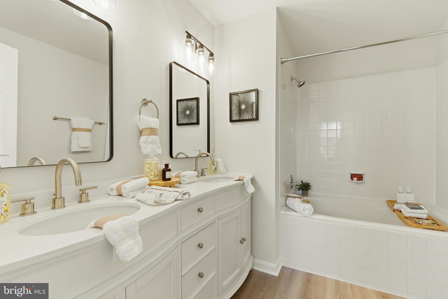 21946 THOMPSON SQ, STERLING, Virginia 20166, 2 Bedrooms Bedrooms, ,2 BathroomsBathrooms,Residential,For sale,21946 THOMPSON SQ,VALO2115058 MLS # VALO2115058