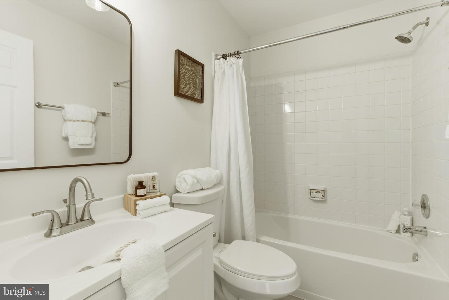 21946 THOMPSON SQ, STERLING, Virginia 20166, 2 Bedrooms Bedrooms, ,2 BathroomsBathrooms,Residential,For sale,21946 THOMPSON SQ,VALO2115058 MLS # VALO2115058