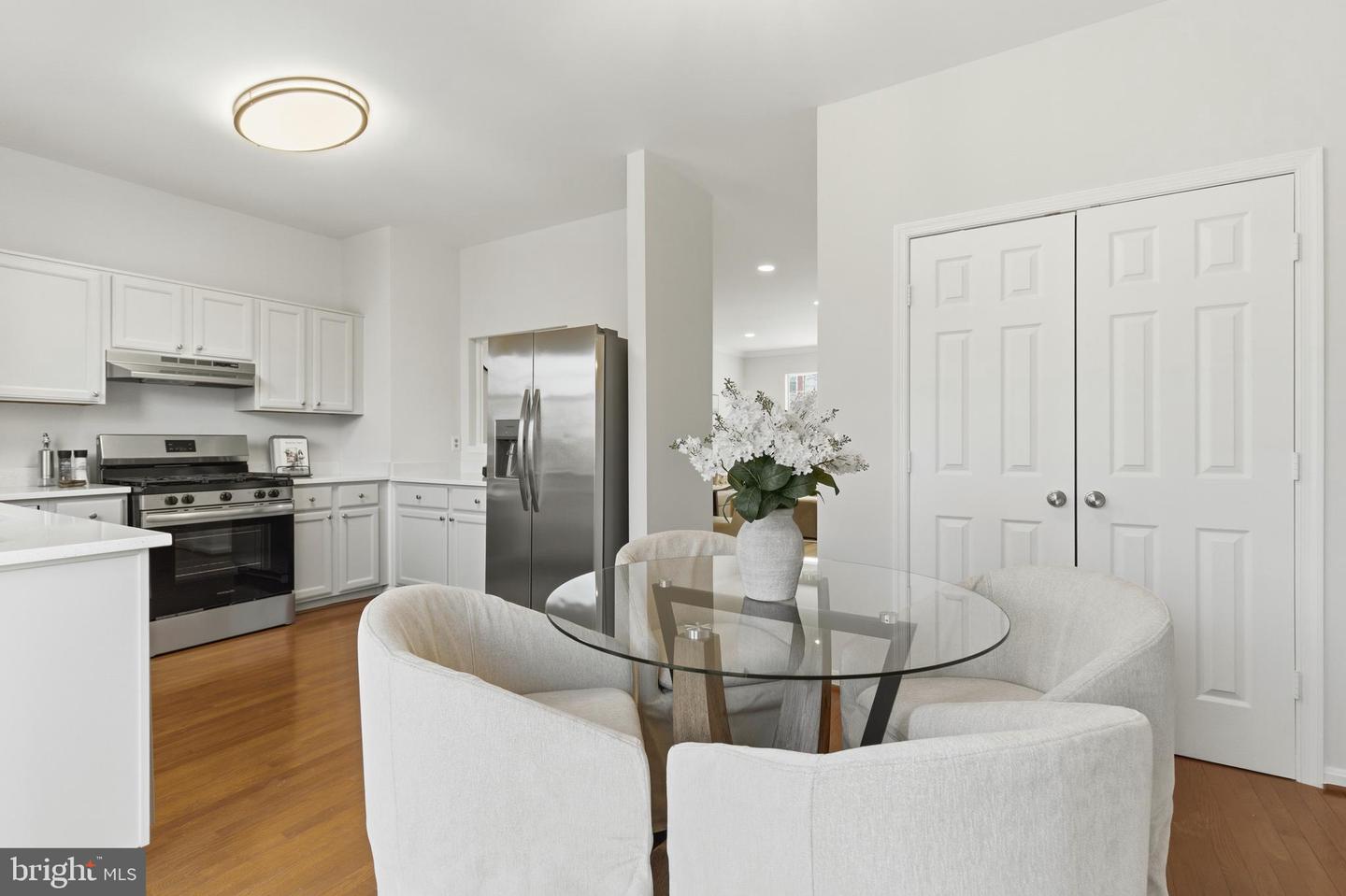 21946 THOMPSON SQ, STERLING, Virginia 20166, 2 Bedrooms Bedrooms, ,2 BathroomsBathrooms,Residential,For sale,21946 THOMPSON SQ,VALO2115058 MLS # VALO2115058