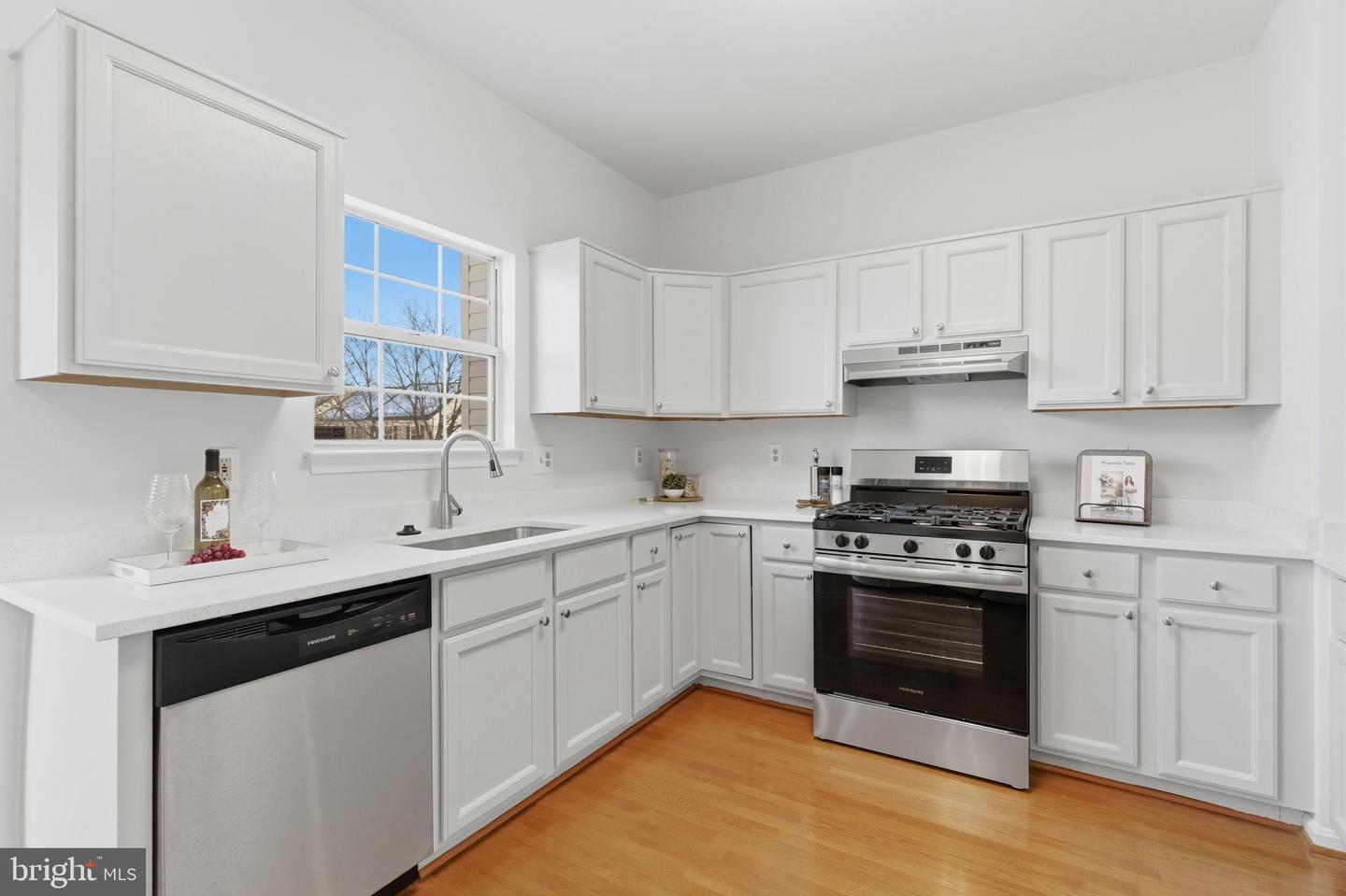 21946 THOMPSON SQ, STERLING, Virginia 20166, 2 Bedrooms Bedrooms, ,2 BathroomsBathrooms,Residential,For sale,21946 THOMPSON SQ,VALO2115058 MLS # VALO2115058