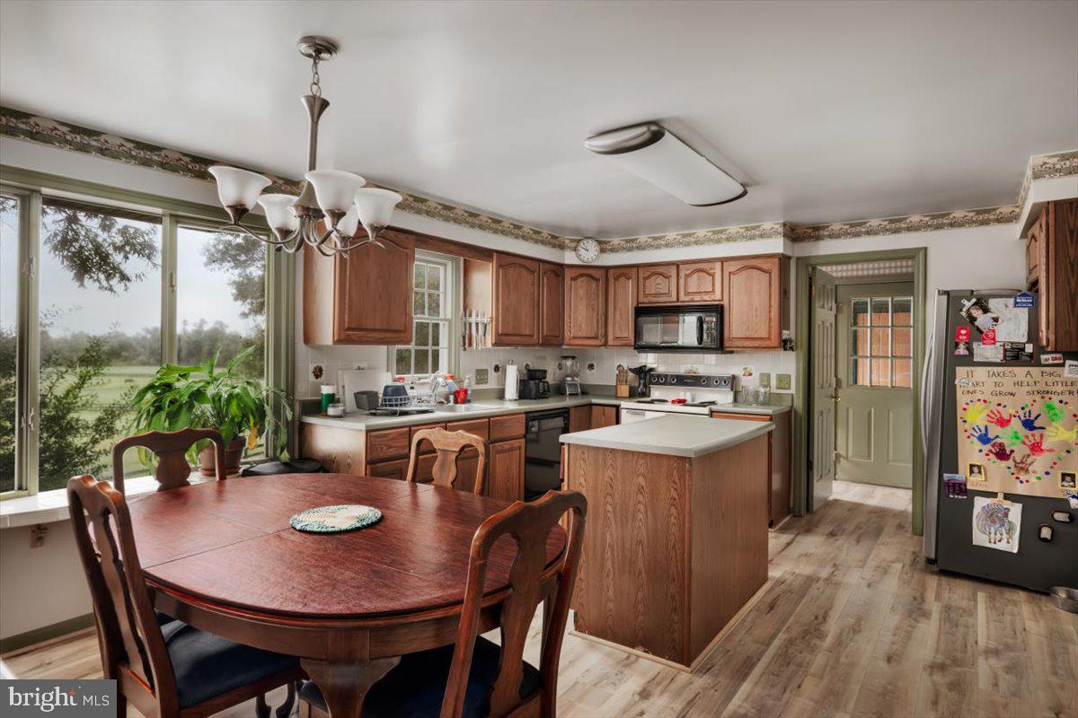 19606 RIDGESIDE RD, BLUEMONT, Virginia 20135, 6 Bedrooms Bedrooms, ,3 BathroomsBathrooms,Residential,For sale,19606 RIDGESIDE RD,VALO2115076 MLS # VALO2115076