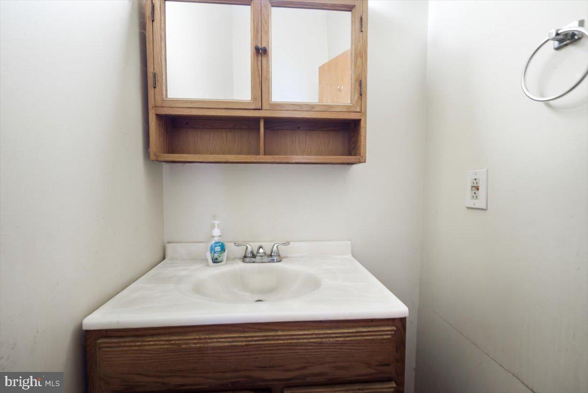 19606 RIDGESIDE RD, BLUEMONT, Virginia 20135, 6 Bedrooms Bedrooms, ,3 BathroomsBathrooms,Residential,For sale,19606 RIDGESIDE RD,VALO2115076 MLS # VALO2115076