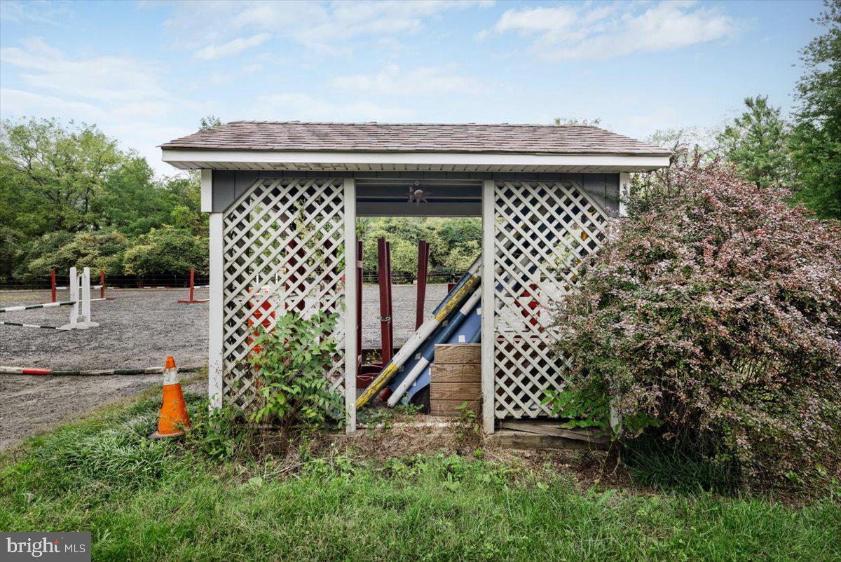 19606 RIDGESIDE RD, BLUEMONT, Virginia 20135, 6 Bedrooms Bedrooms, ,3 BathroomsBathrooms,Residential,For sale,19606 RIDGESIDE RD,VALO2115076 MLS # VALO2115076