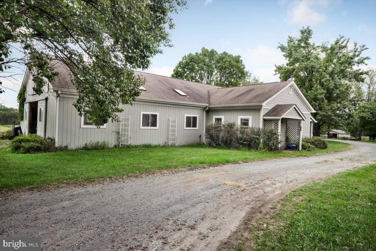 19606 RIDGESIDE RD, BLUEMONT, Virginia 20135, 6 Bedrooms Bedrooms, ,3 BathroomsBathrooms,Residential,For sale,19606 RIDGESIDE RD,VALO2115076 MLS # VALO2115076