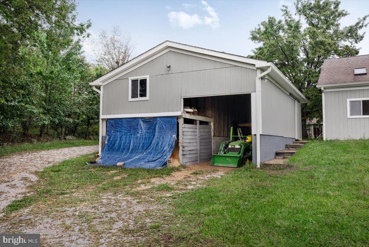 19606 RIDGESIDE RD, BLUEMONT, Virginia 20135, 6 Bedrooms Bedrooms, ,3 BathroomsBathrooms,Residential,For sale,19606 RIDGESIDE RD,VALO2115076 MLS # VALO2115076