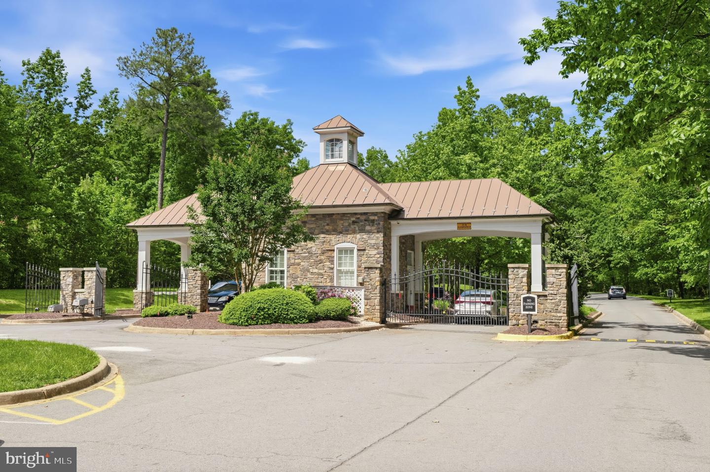 10907 GREEN LEAF RUN, SPOTSYLVANIA, Virginia 22551, 5 Bedrooms Bedrooms, 21 Rooms Rooms,4 BathroomsBathrooms,Residential,For sale,10907 GREEN LEAF RUN,VASP2039012 MLS # VASP2039012