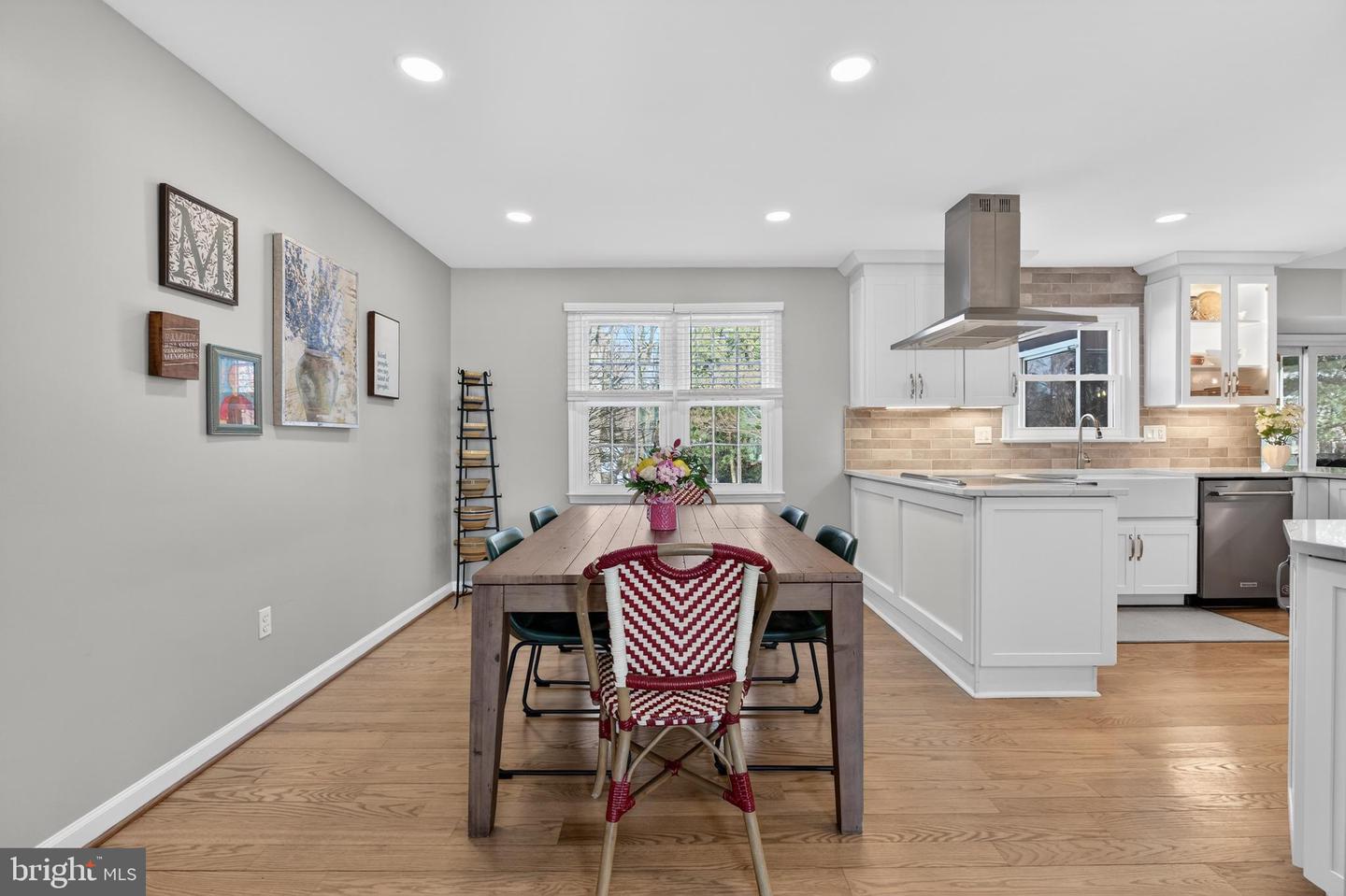 11922 HOLLY SPRING DR, GREAT FALLS, Virginia 22066, 5 Bedrooms Bedrooms, ,3 BathroomsBathrooms,Residential,For sale,11922 HOLLY SPRING DR,VAFX2288734 MLS # VAFX2288734