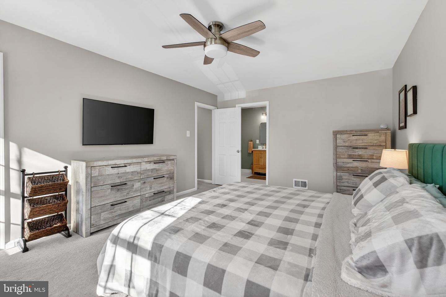 11922 HOLLY SPRING DR, GREAT FALLS, Virginia 22066, 5 Bedrooms Bedrooms, ,3 BathroomsBathrooms,Residential,For sale,11922 HOLLY SPRING DR,VAFX2288734 MLS # VAFX2288734