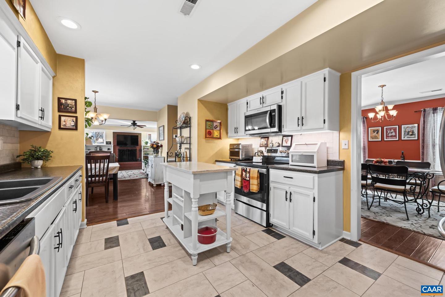 1817 HEARTHGLOW LN, CHARLOTTESVILLE, Virginia 22901, 4 Bedrooms Bedrooms, ,2 BathroomsBathrooms,Residential,For sale,1817 HEARTHGLOW LN,672990 MLS # 672990