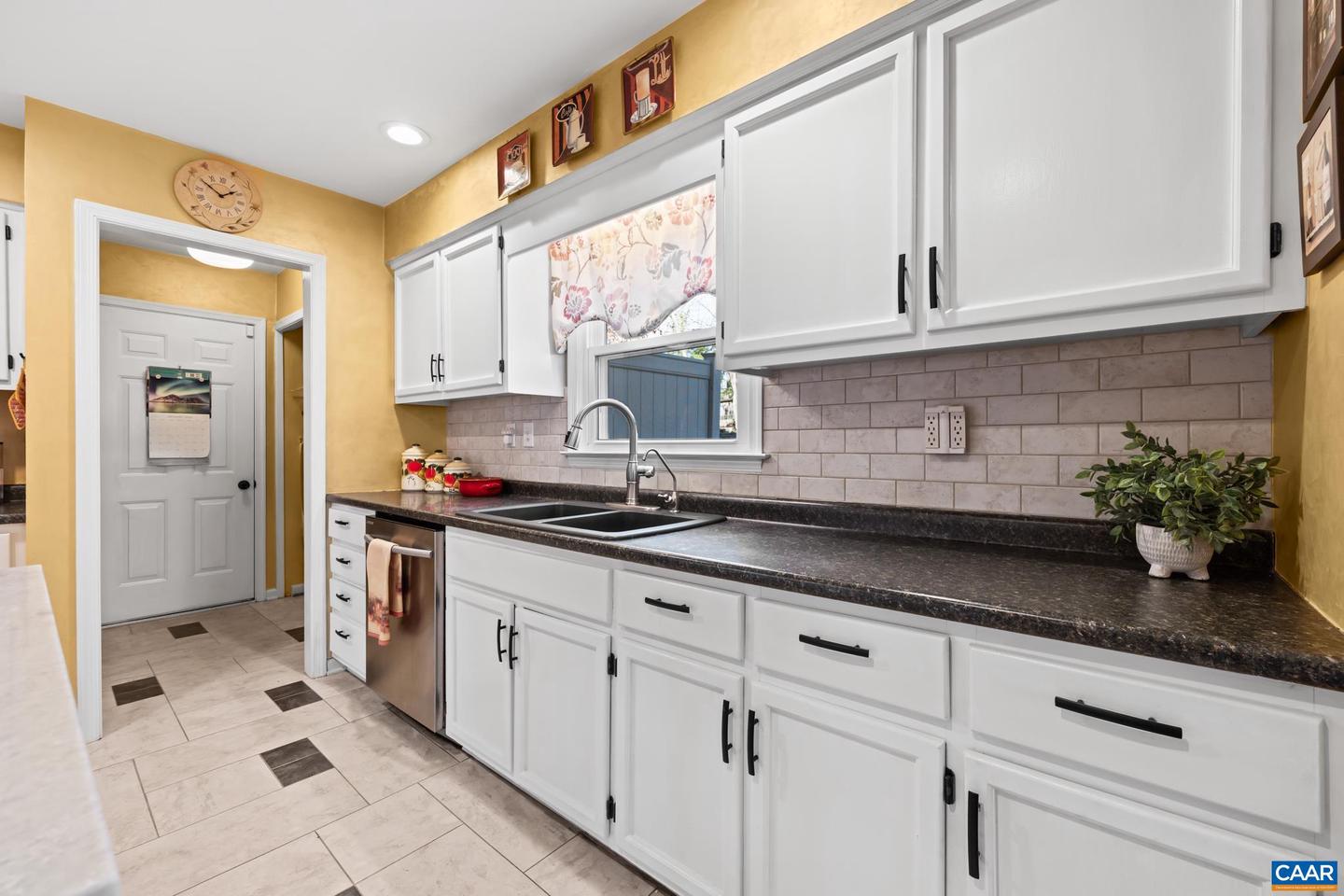 1817 HEARTHGLOW LN, CHARLOTTESVILLE, Virginia 22901, 4 Bedrooms Bedrooms, ,2 BathroomsBathrooms,Residential,For sale,1817 HEARTHGLOW LN,672990 MLS # 672990