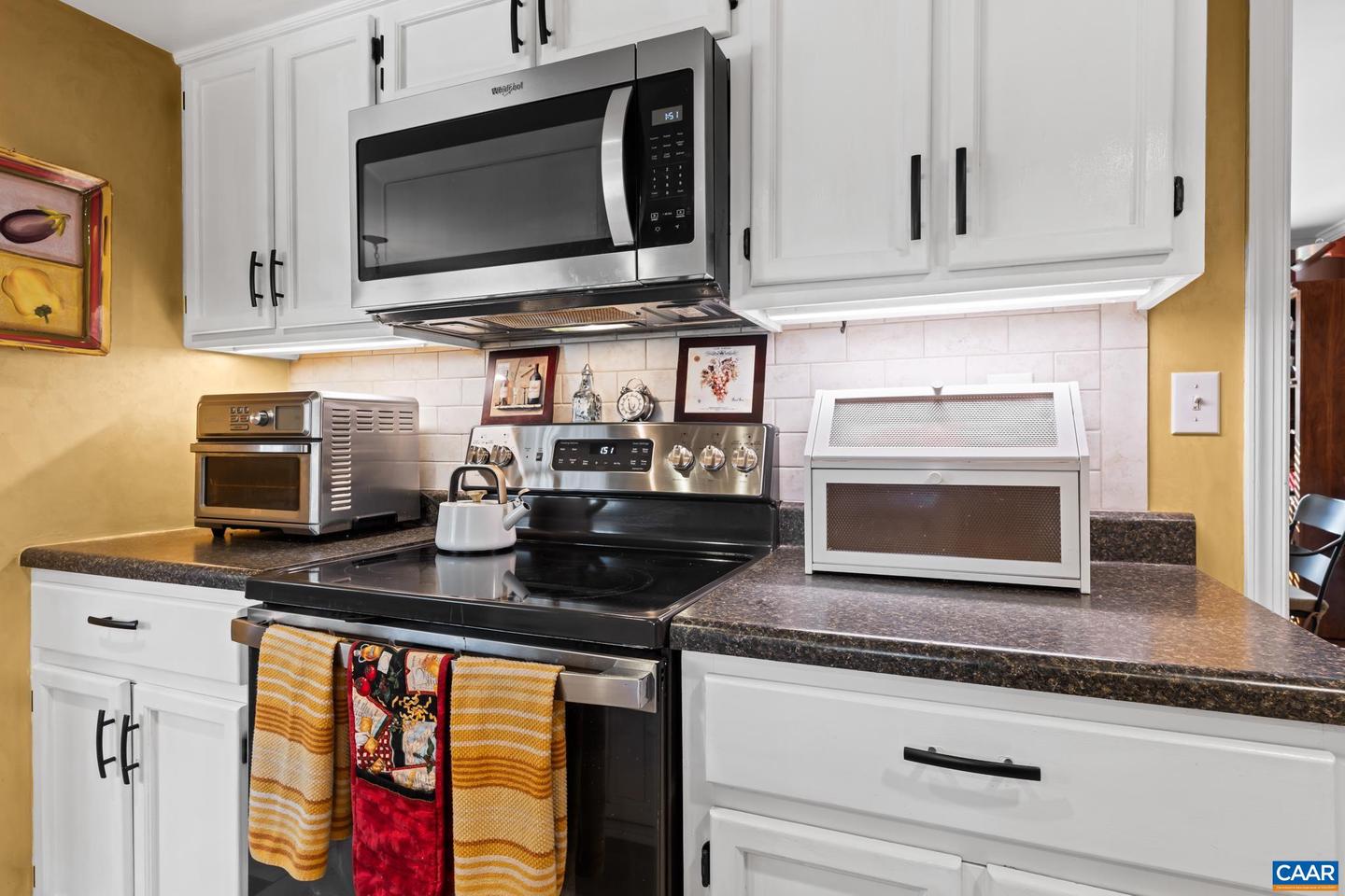 1817 HEARTHGLOW LN, CHARLOTTESVILLE, Virginia 22901, 4 Bedrooms Bedrooms, ,2 BathroomsBathrooms,Residential,For sale,1817 HEARTHGLOW LN,672990 MLS # 672990