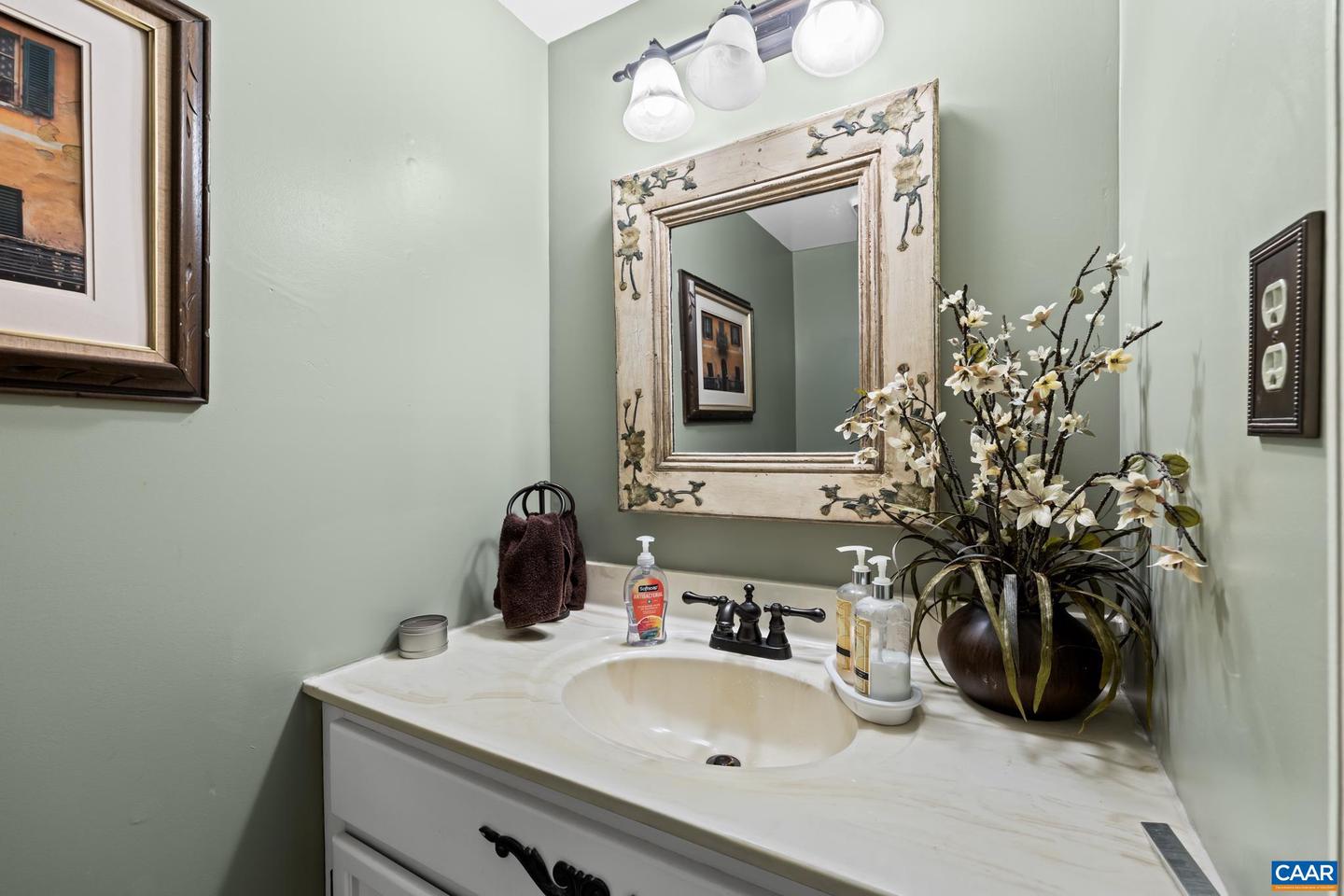 1817 HEARTHGLOW LN, CHARLOTTESVILLE, Virginia 22901, 4 Bedrooms Bedrooms, ,2 BathroomsBathrooms,Residential,For sale,1817 HEARTHGLOW LN,672990 MLS # 672990