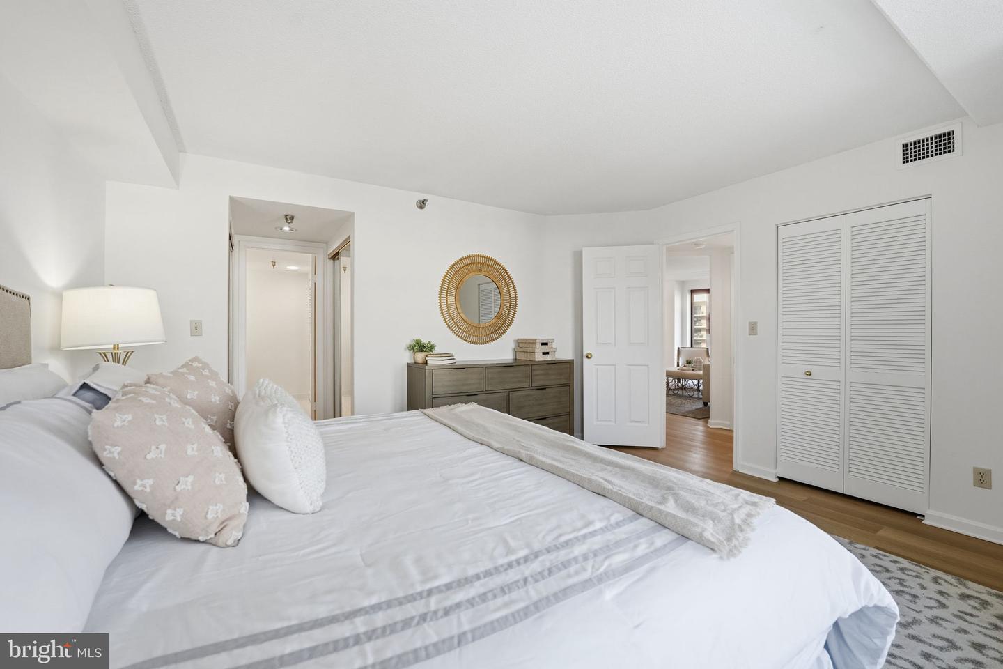 2400 CLARENDON BLVD #704, ARLINGTON, Virginia 22201, 2 Bedrooms Bedrooms, ,2 BathroomsBathrooms,Residential,For sale,2400 CLARENDON BLVD #704,VAAR2068492 MLS # VAAR2068492