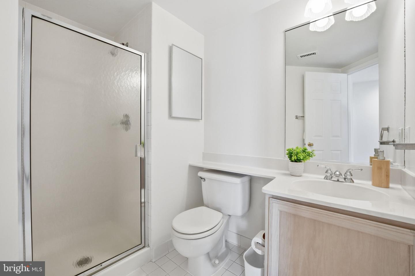 2400 CLARENDON BLVD #704, ARLINGTON, Virginia 22201, 2 Bedrooms Bedrooms, ,2 BathroomsBathrooms,Residential,For sale,2400 CLARENDON BLVD #704,VAAR2068492 MLS # VAAR2068492