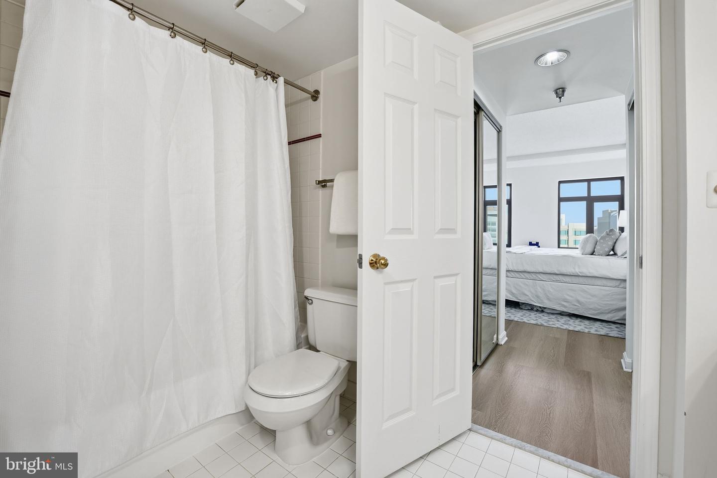 2400 CLARENDON BLVD #704, ARLINGTON, Virginia 22201, 2 Bedrooms Bedrooms, ,2 BathroomsBathrooms,Residential,For sale,2400 CLARENDON BLVD #704,VAAR2068492 MLS # VAAR2068492