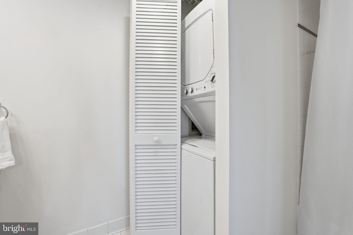 2400 CLARENDON BLVD #704, ARLINGTON, Virginia 22201, 2 Bedrooms Bedrooms, ,2 BathroomsBathrooms,Residential,For sale,2400 CLARENDON BLVD #704,VAAR2068492 MLS # VAAR2068492