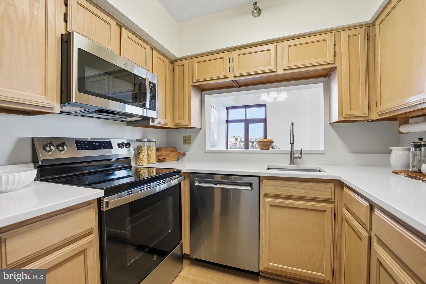 2400 CLARENDON BLVD #704, ARLINGTON, Virginia 22201, 2 Bedrooms Bedrooms, ,2 BathroomsBathrooms,Residential,For sale,2400 CLARENDON BLVD #704,VAAR2068492 MLS # VAAR2068492