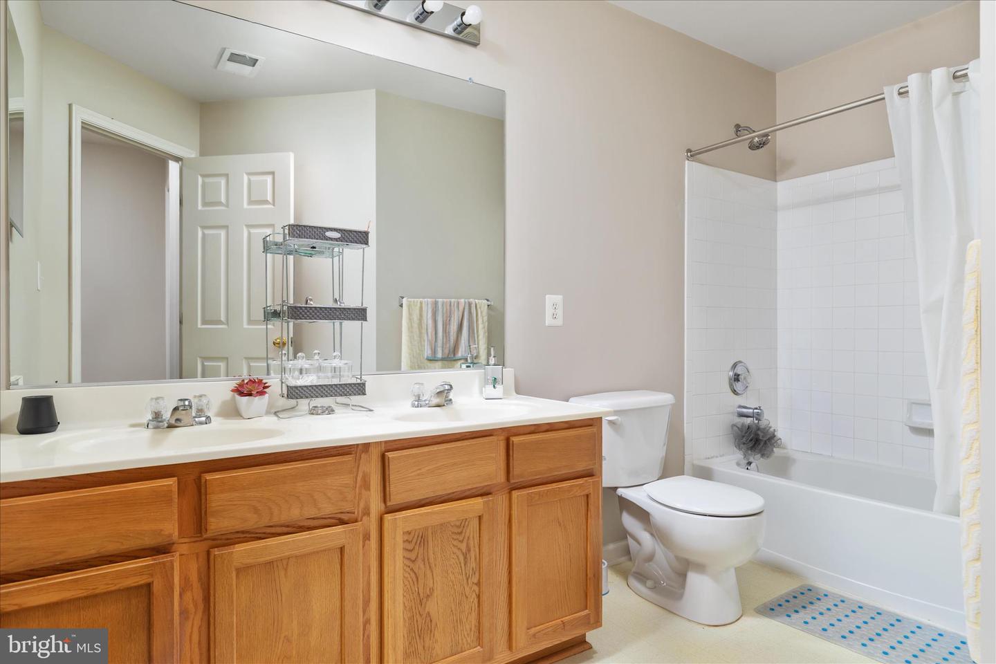 123 FREDERICKSBURG DR, STEPHENS CITY, Virginia 22655, 4 Bedrooms Bedrooms, 14 Rooms Rooms,2 BathroomsBathrooms,Residential,For sale,123 FREDERICKSBURG DR,VAFV2039370 MLS # VAFV2039370