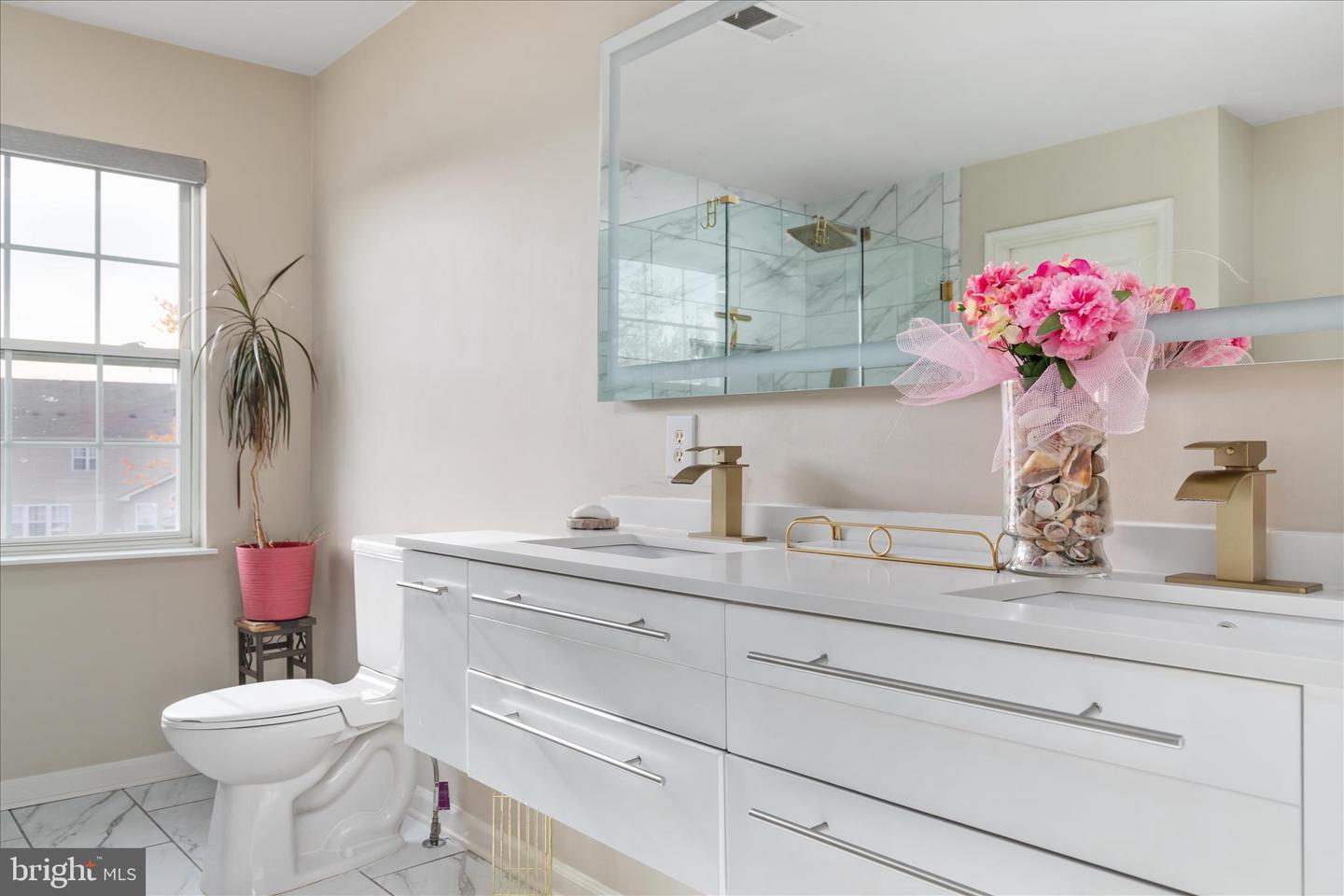 123 FREDERICKSBURG DR, STEPHENS CITY, Virginia 22655, 4 Bedrooms Bedrooms, 14 Rooms Rooms,2 BathroomsBathrooms,Residential,For sale,123 FREDERICKSBURG DR,VAFV2039370 MLS # VAFV2039370