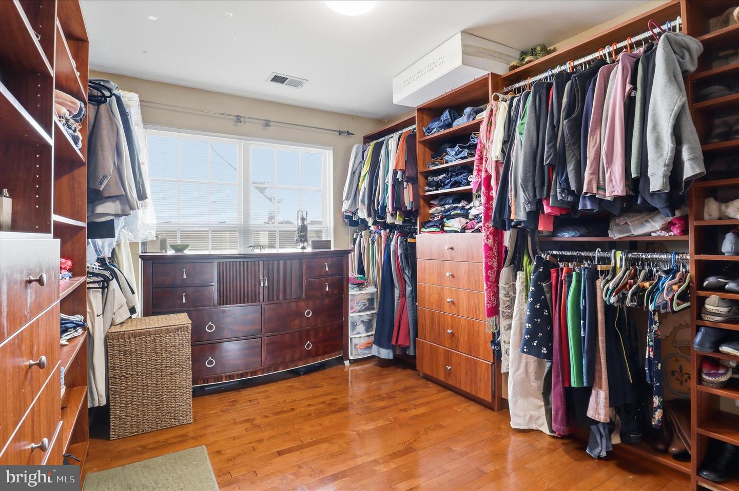 43004 BATTERY POINT PL, LEESBURG, Virginia 20176, 4 Bedrooms Bedrooms, ,4 BathroomsBathrooms,Residential,For sale,43004 BATTERY POINT PL,VALO2115176 MLS # VALO2115176