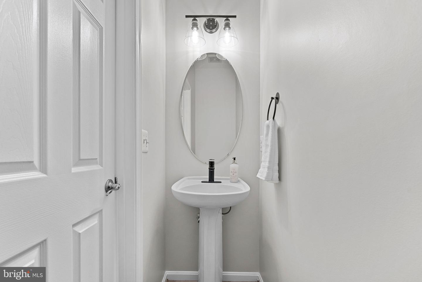 43192 CARDSTON PL, LEESBURG, Virginia 20176, 4 Bedrooms Bedrooms, ,2 BathroomsBathrooms,Residential,For sale,43192 CARDSTON PL,VALO2115192 MLS # VALO2115192