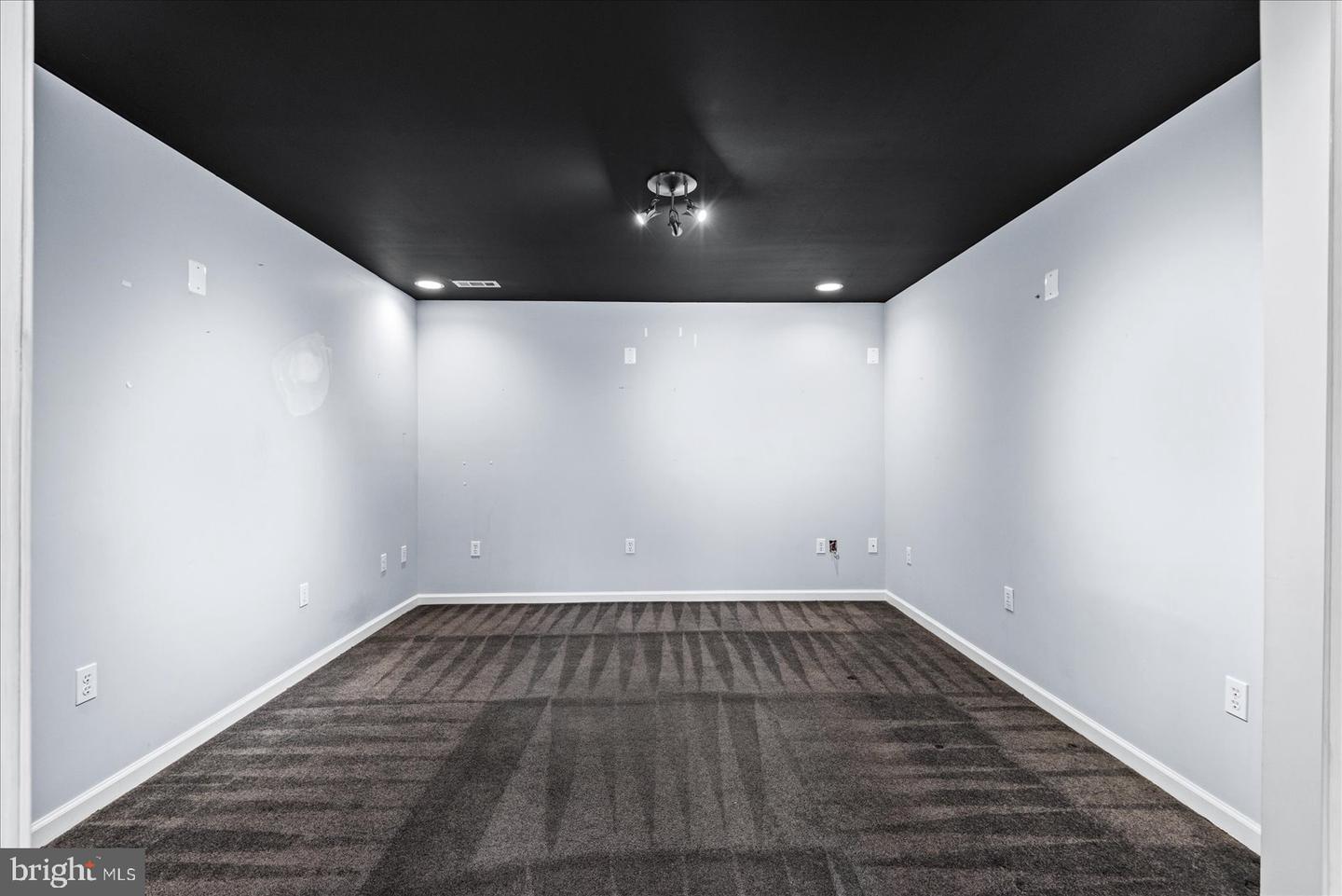 7931 LAKE ANNA PKWY, SPOTSYLVANIA, Virginia 22551, 4 Bedrooms Bedrooms, ,3 BathroomsBathrooms,Residential,For sale,7931 LAKE ANNA PKWY,VASP2039044 MLS # VASP2039044