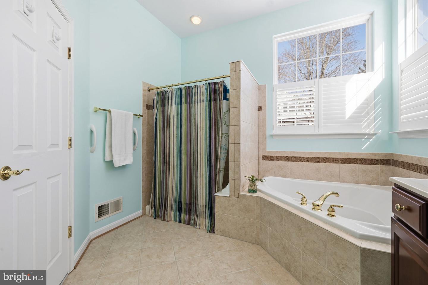 3853 CHAMPION OAK DR, DUMFRIES, Virginia 22025, 2 Bedrooms Bedrooms, 11 Rooms Rooms,2 BathroomsBathrooms,Residential,For sale,3853 CHAMPION OAK DR,VAPW2111824 MLS # VAPW2111824