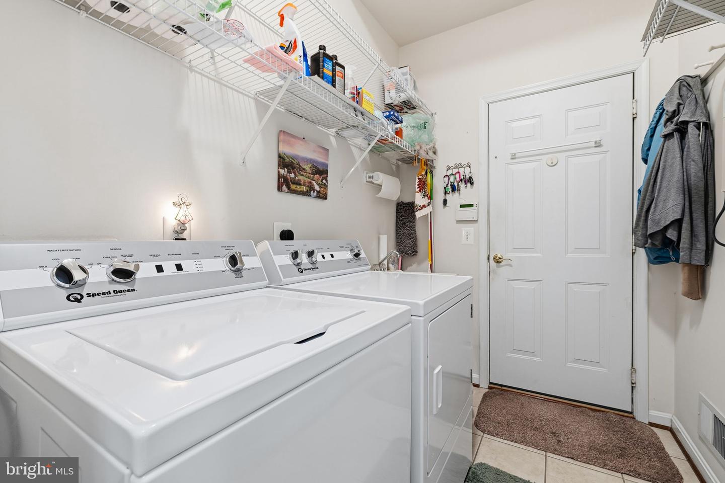 3853 CHAMPION OAK DR, DUMFRIES, Virginia 22025, 2 Bedrooms Bedrooms, 11 Rooms Rooms,2 BathroomsBathrooms,Residential,For sale,3853 CHAMPION OAK DR,VAPW2111824 MLS # VAPW2111824