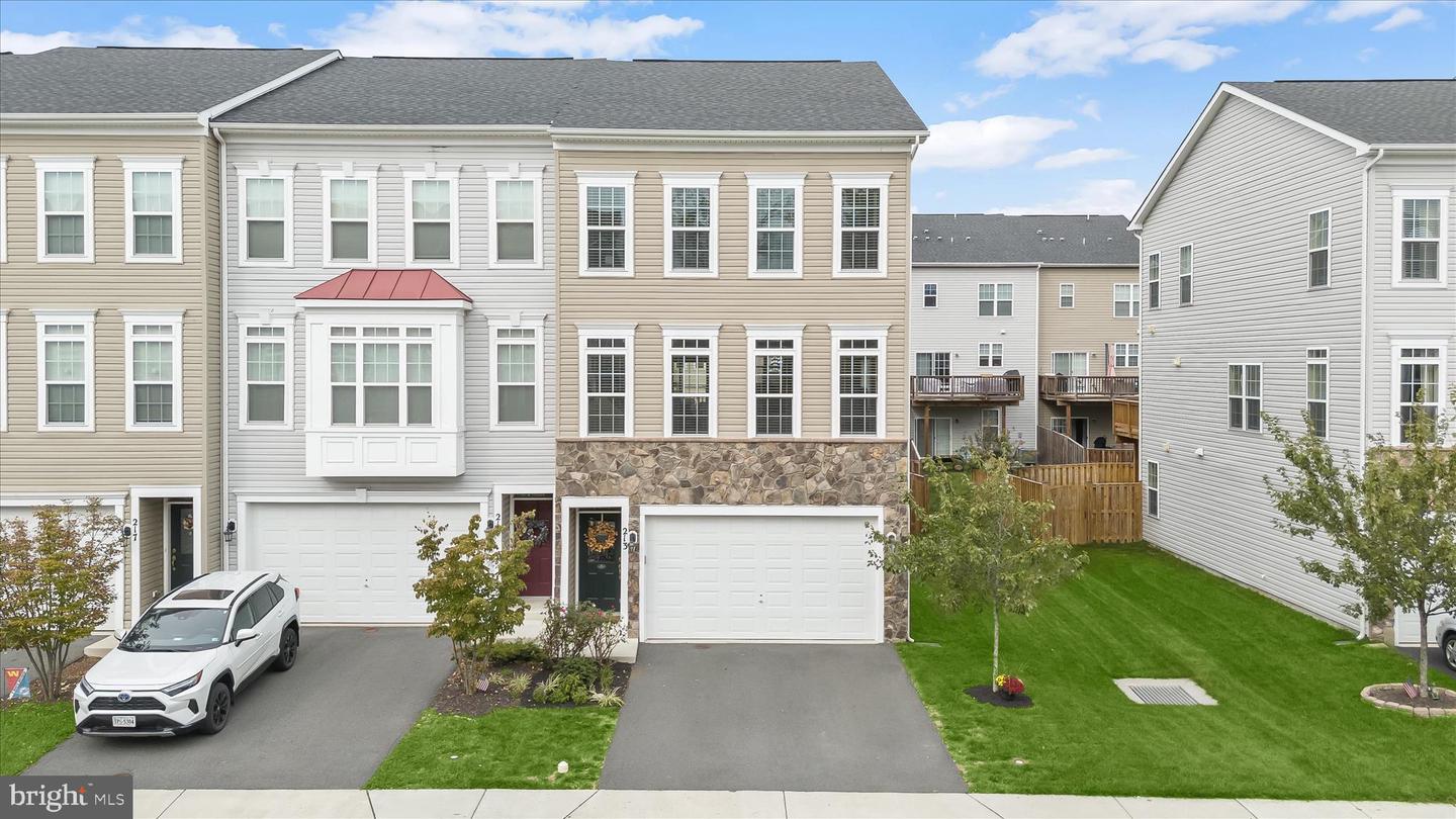213 UPPER BROOK TER, PURCELLVILLE, Virginia 20132, 3 Bedrooms Bedrooms, ,3 BathroomsBathrooms,Residential,For sale,213 UPPER BROOK TER,VALO2115218 MLS # VALO2115218