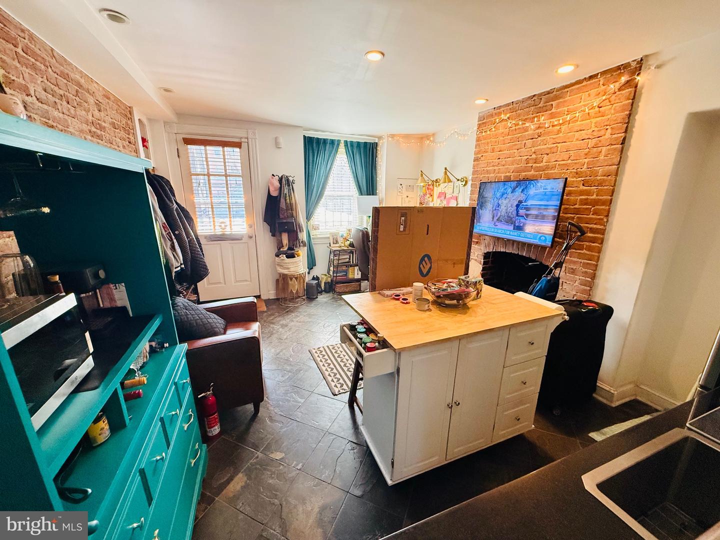 630 C ST SE, WASHINGTON, District Of Columbia 20003, 3 Bedrooms Bedrooms, ,2 BathroomsBathrooms,Residential,For sale,630 C ST SE,DCDC2244564 MLS # DCDC2244564