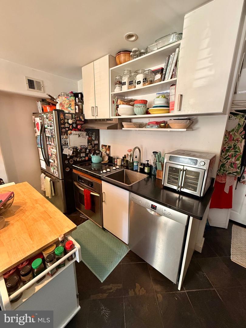 630 C ST SE, WASHINGTON, District Of Columbia 20003, 3 Bedrooms Bedrooms, ,2 BathroomsBathrooms,Residential,For sale,630 C ST SE,DCDC2244564 MLS # DCDC2244564