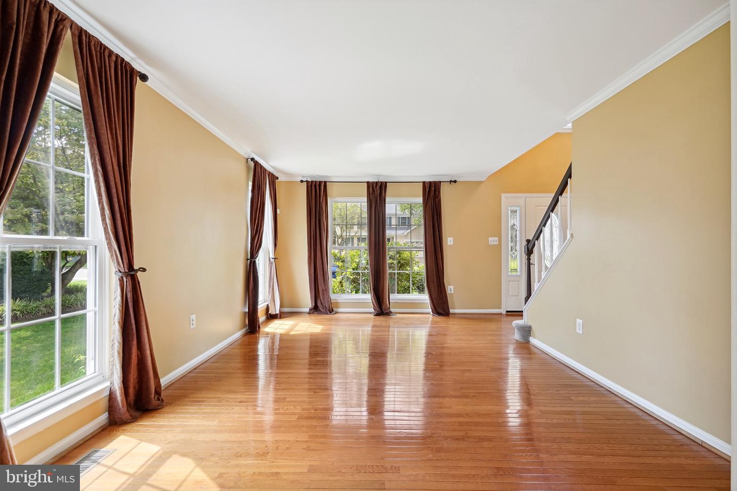 5406 LOMAX WAY, WOODBRIDGE, Virginia 22193, 5 Bedrooms Bedrooms, ,3 BathroomsBathrooms,Residential,For sale,5406 LOMAX WAY,VAPW2111838 MLS # VAPW2111838