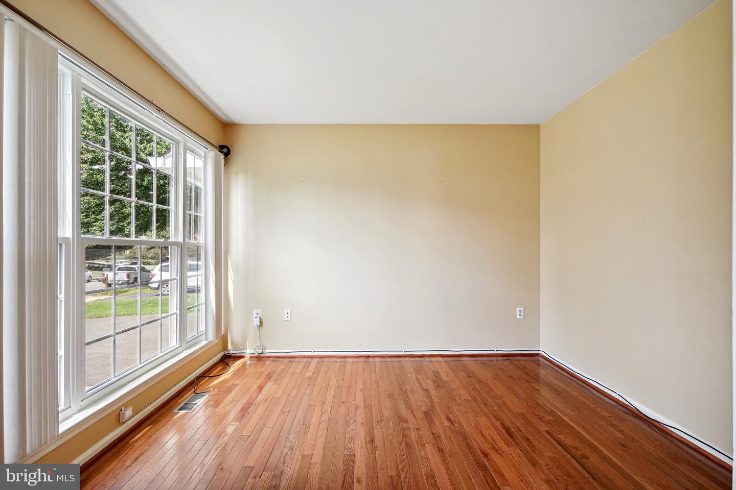 5406 LOMAX WAY, WOODBRIDGE, Virginia 22193, 5 Bedrooms Bedrooms, ,3 BathroomsBathrooms,Residential,For sale,5406 LOMAX WAY,VAPW2111838 MLS # VAPW2111838