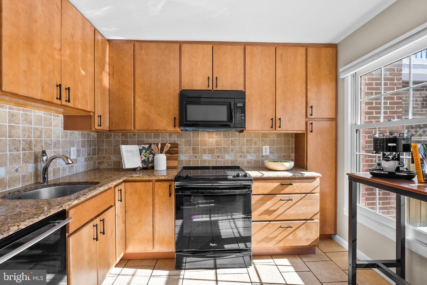 818 WOLFE ST, ALEXANDRIA, Virginia 22314, 3 Bedrooms Bedrooms, ,1 BathroomBathrooms,Residential,For sale,818 WOLFE ST,VAAX2053776 MLS # VAAX2053776