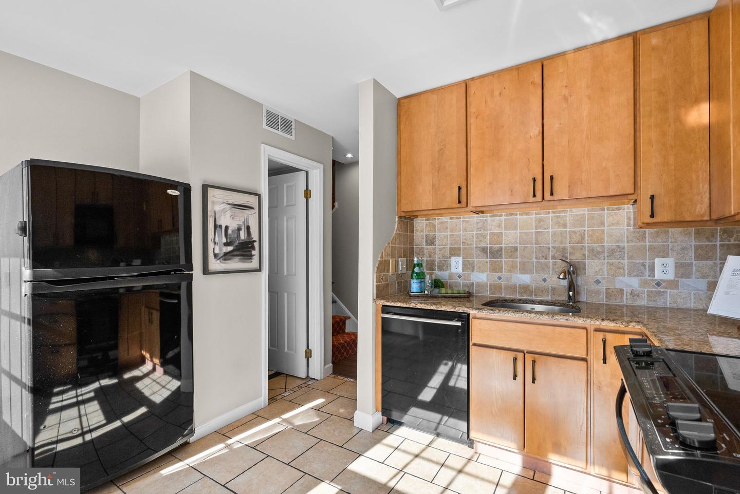 818 WOLFE ST, ALEXANDRIA, Virginia 22314, 3 Bedrooms Bedrooms, ,1 BathroomBathrooms,Residential,For sale,818 WOLFE ST,VAAX2053776 MLS # VAAX2053776
