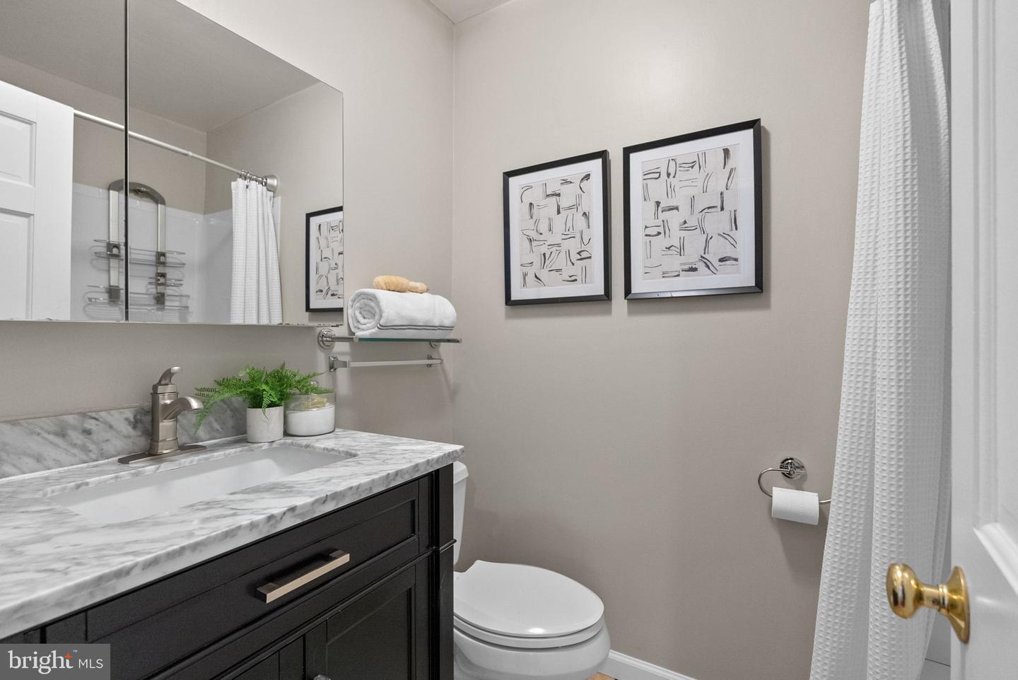 818 WOLFE ST, ALEXANDRIA, Virginia 22314, 3 Bedrooms Bedrooms, ,1 BathroomBathrooms,Residential,For sale,818 WOLFE ST,VAAX2053776 MLS # VAAX2053776