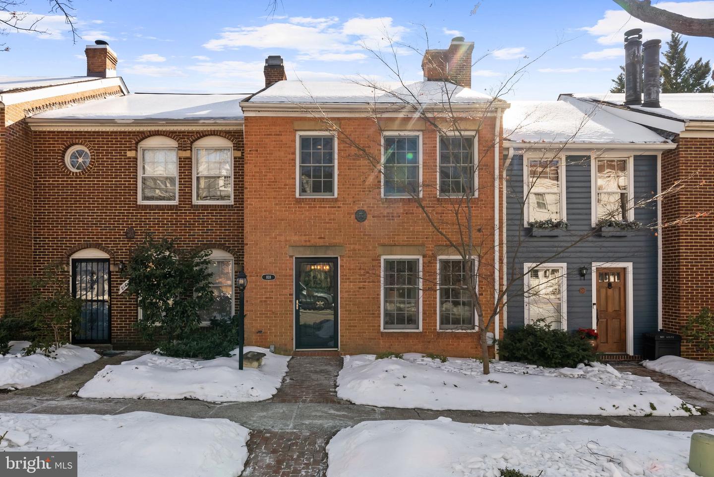 818 WOLFE ST, ALEXANDRIA, Virginia 22314, 3 Bedrooms Bedrooms, ,1 BathroomBathrooms,Residential,For sale,818 WOLFE ST,VAAX2053776 MLS # VAAX2053776