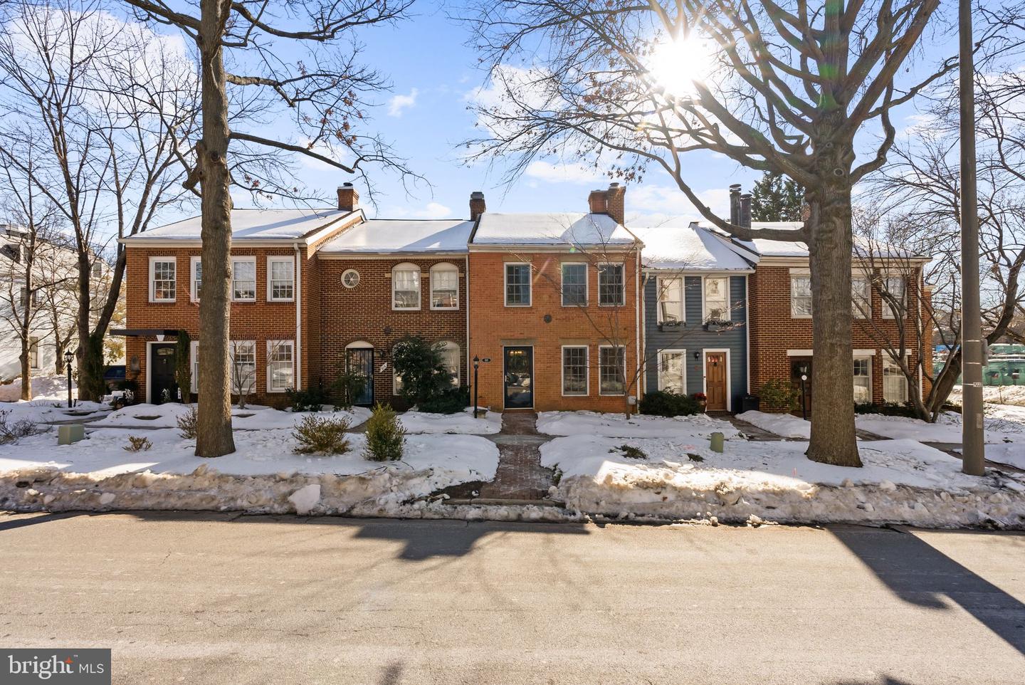 818 WOLFE ST, ALEXANDRIA, Virginia 22314, 3 Bedrooms Bedrooms, ,1 BathroomBathrooms,Residential,For sale,818 WOLFE ST,VAAX2053776 MLS # VAAX2053776