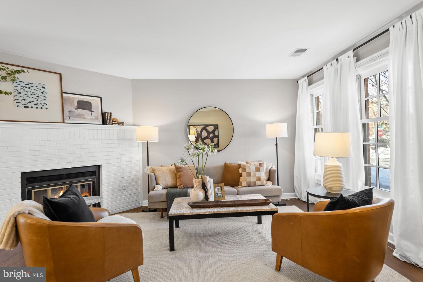 818 WOLFE ST, ALEXANDRIA, Virginia 22314, 3 Bedrooms Bedrooms, ,1 BathroomBathrooms,Residential,For sale,818 WOLFE ST,VAAX2053776 MLS # VAAX2053776