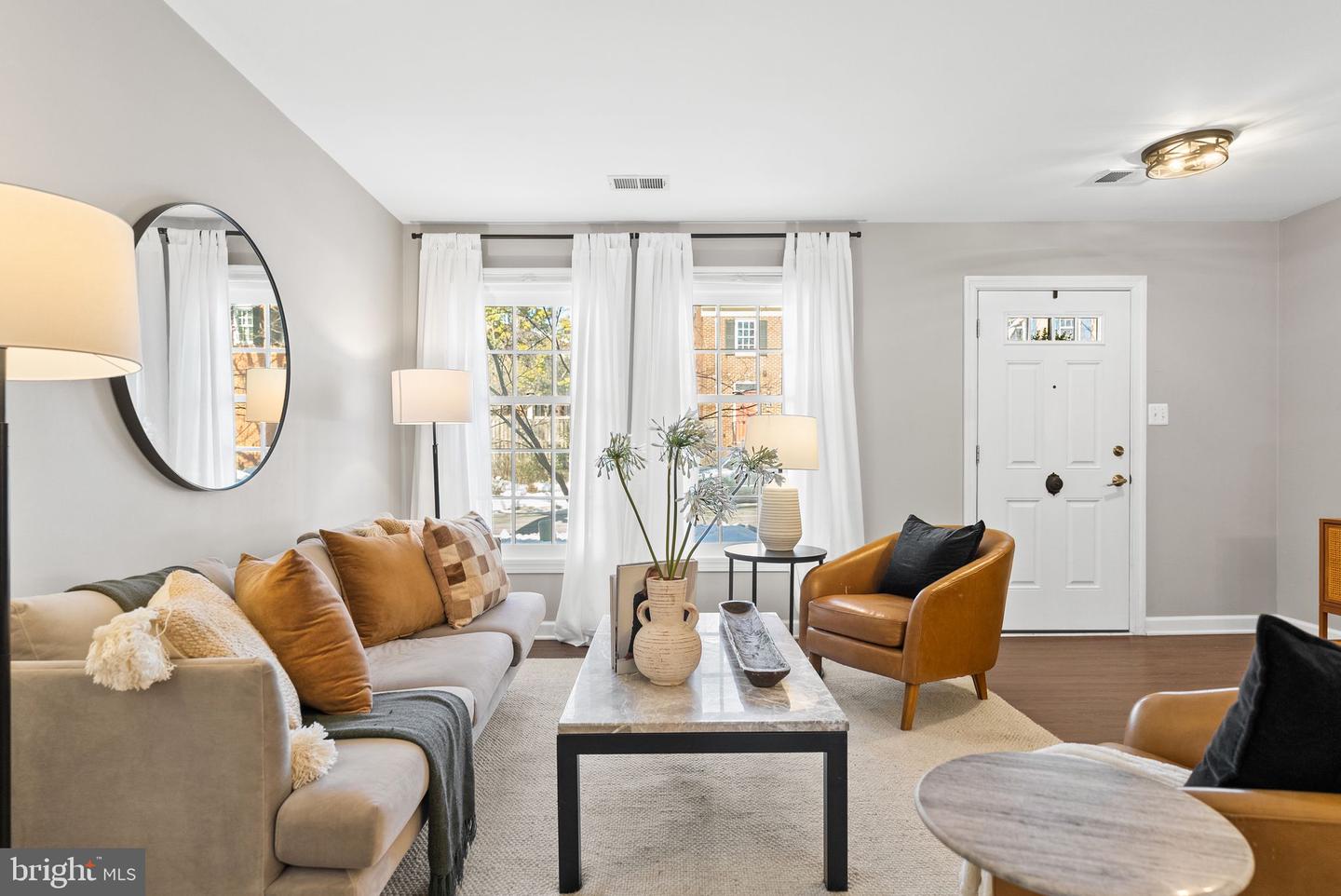 818 WOLFE ST, ALEXANDRIA, Virginia 22314, 3 Bedrooms Bedrooms, ,1 BathroomBathrooms,Residential,For sale,818 WOLFE ST,VAAX2053776 MLS # VAAX2053776