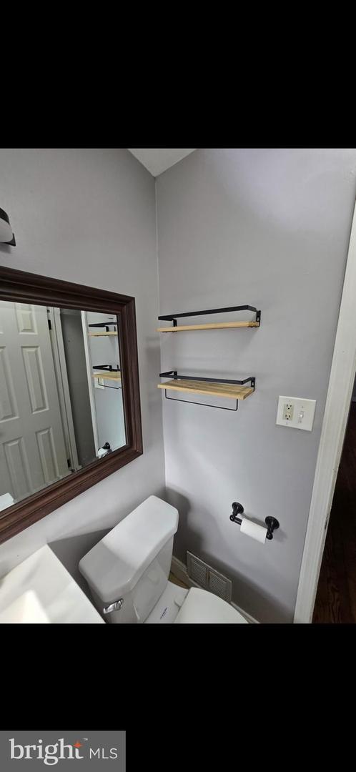 2223 HUNTINGTON AVE, ALEXANDRIA, Virginia 22303, 2 Bedrooms Bedrooms, ,1 BathroomBathrooms,Residential,For sale,2223 HUNTINGTON AVE,VAFX2288916 MLS # VAFX2288916