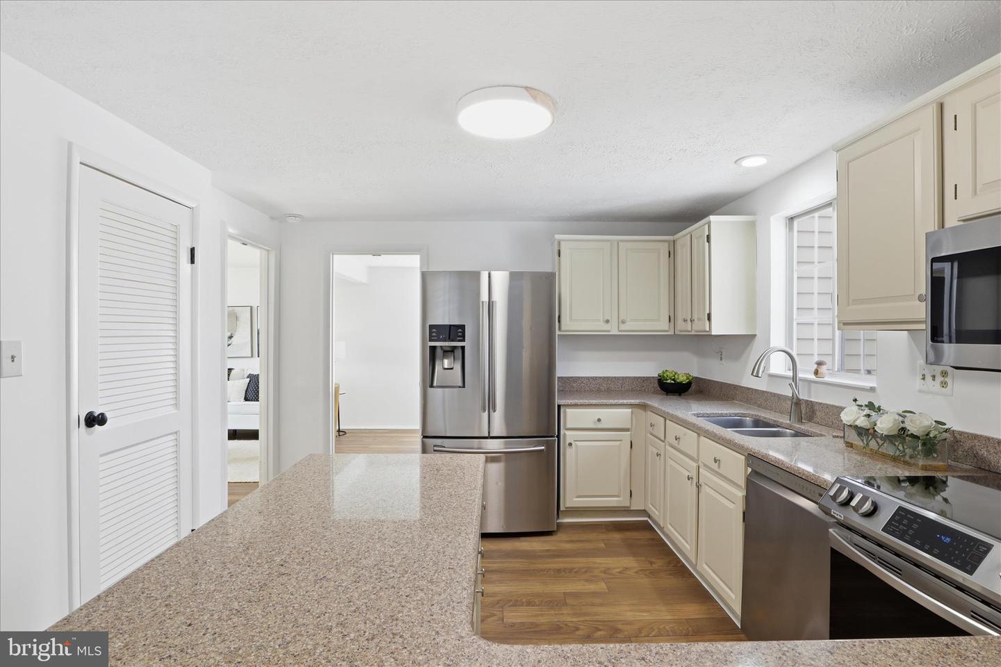 9810 OLEANDER AVE, VIENNA, Virginia 22181, 5 Bedrooms Bedrooms, ,4 BathroomsBathrooms,Residential,For sale,9810 OLEANDER AVE,VAFX2288944 MLS # VAFX2288944