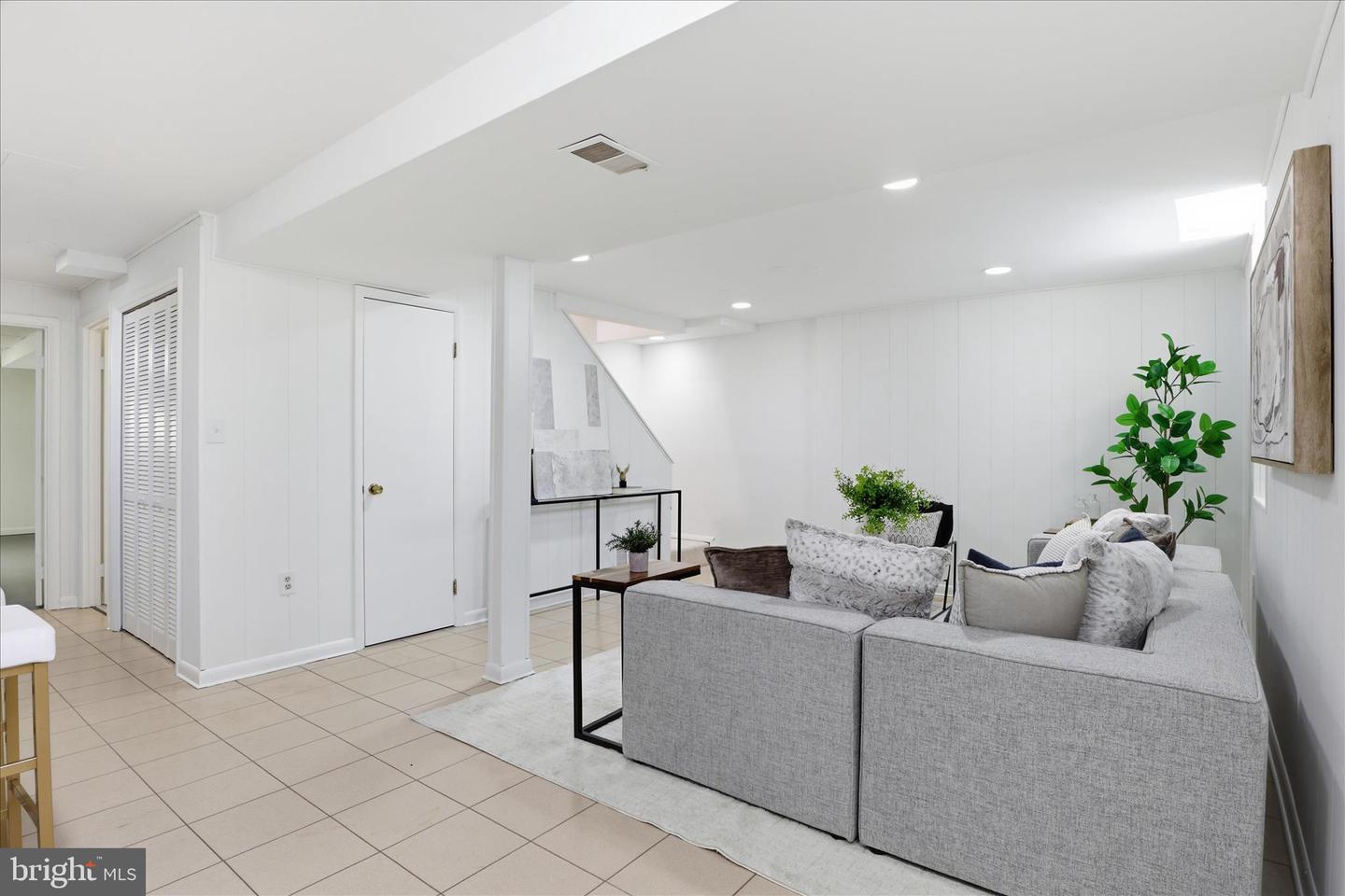 9810 OLEANDER AVE, VIENNA, Virginia 22181, 5 Bedrooms Bedrooms, ,4 BathroomsBathrooms,Residential,For sale,9810 OLEANDER AVE,VAFX2288944 MLS # VAFX2288944