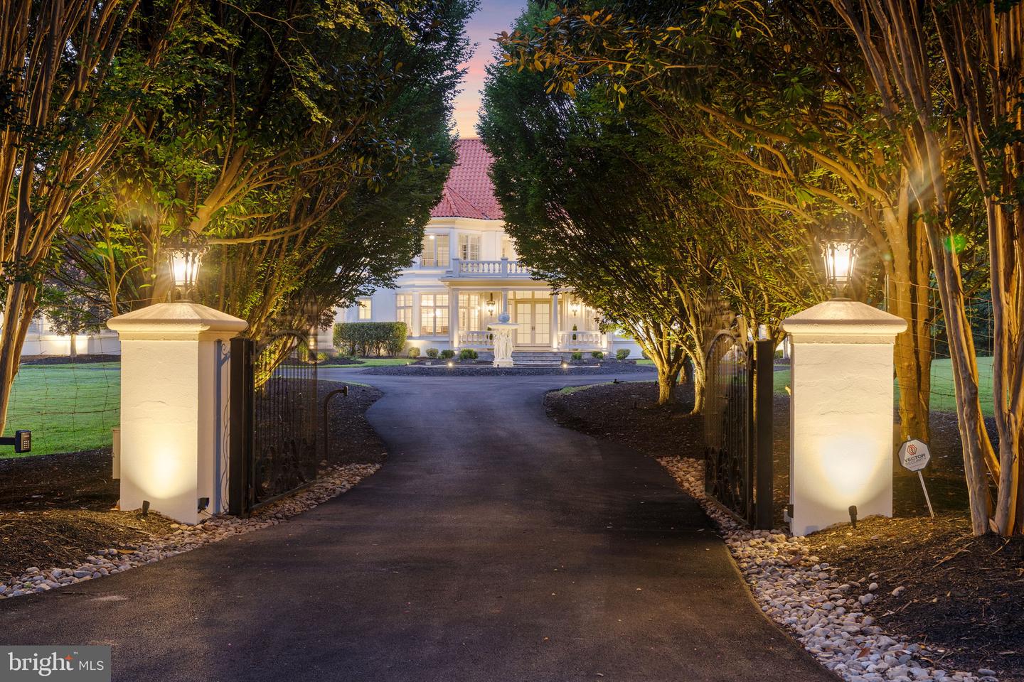 9500 GEORGETOWN PIKE, GREAT FALLS, Virginia 22066, 6 Bedrooms Bedrooms, ,7 BathroomsBathrooms,Residential,For sale,9500 GEORGETOWN PIKE,VAFX2289016 MLS # VAFX2289016