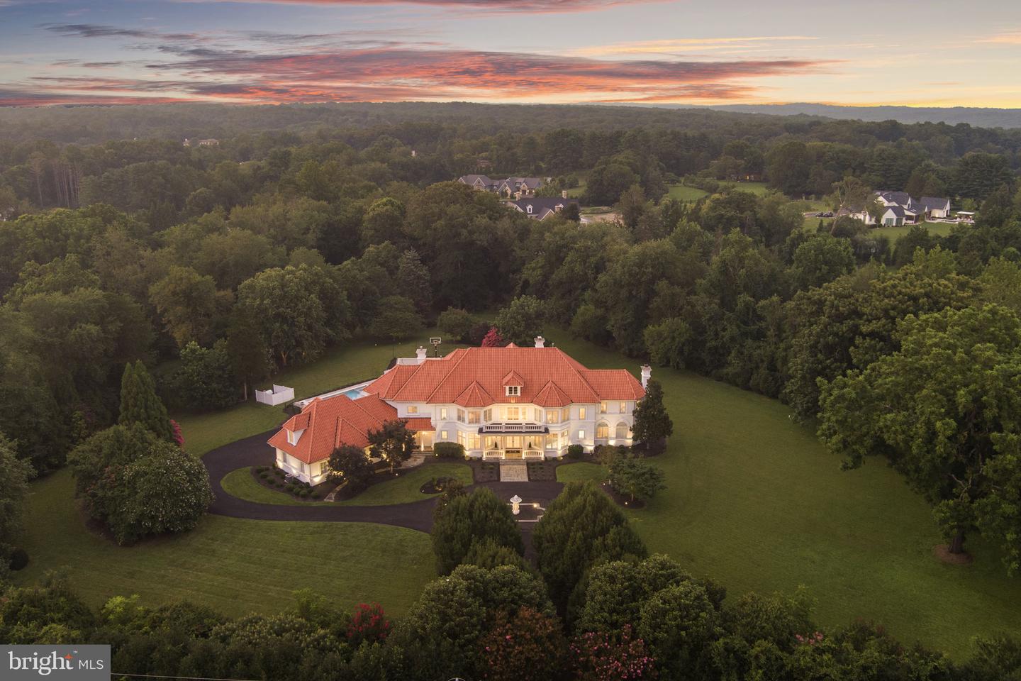 9500 GEORGETOWN PIKE, GREAT FALLS, Virginia 22066, 6 Bedrooms Bedrooms, ,7 BathroomsBathrooms,Residential,For sale,9500 GEORGETOWN PIKE,VAFX2289016 MLS # VAFX2289016