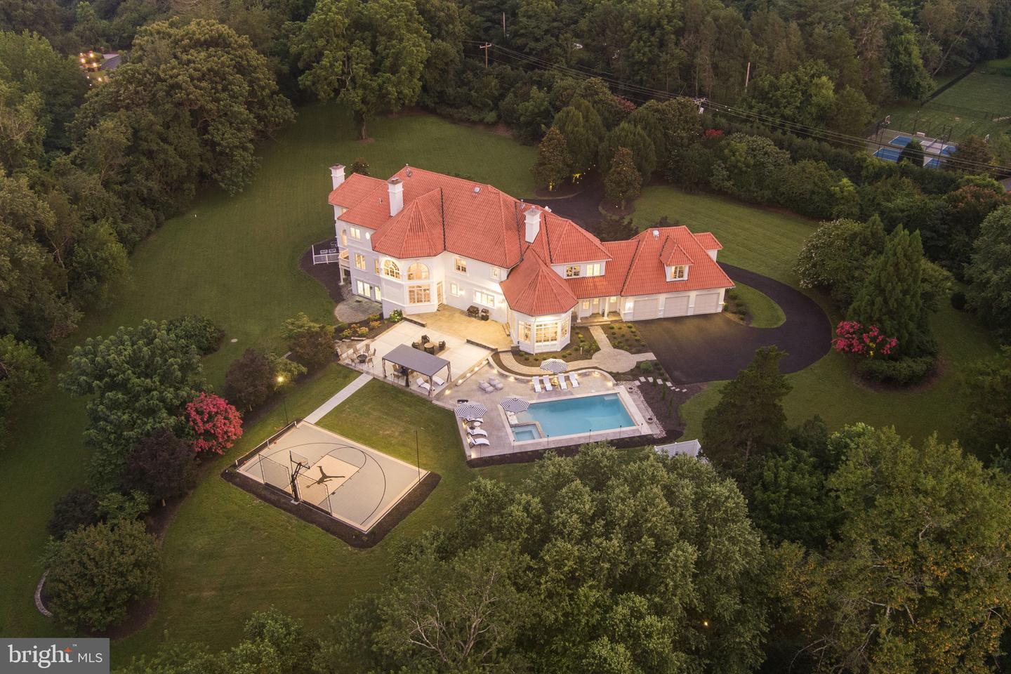 9500 GEORGETOWN PIKE, GREAT FALLS, Virginia 22066, 6 Bedrooms Bedrooms, ,7 BathroomsBathrooms,Residential,For sale,9500 GEORGETOWN PIKE,VAFX2289016 MLS # VAFX2289016