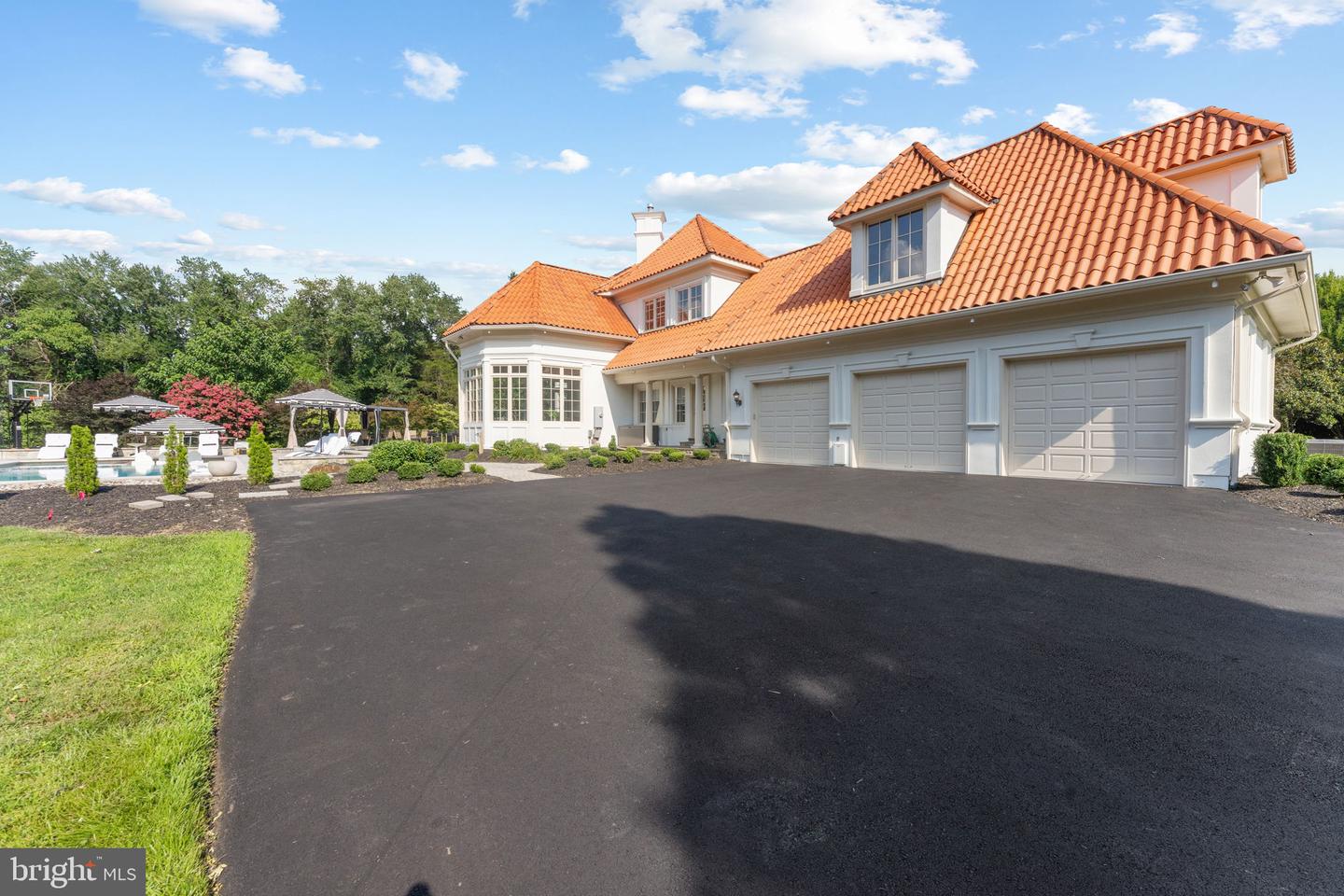 9500 GEORGETOWN PIKE, GREAT FALLS, Virginia 22066, 6 Bedrooms Bedrooms, ,7 BathroomsBathrooms,Residential,For sale,9500 GEORGETOWN PIKE,VAFX2289016 MLS # VAFX2289016